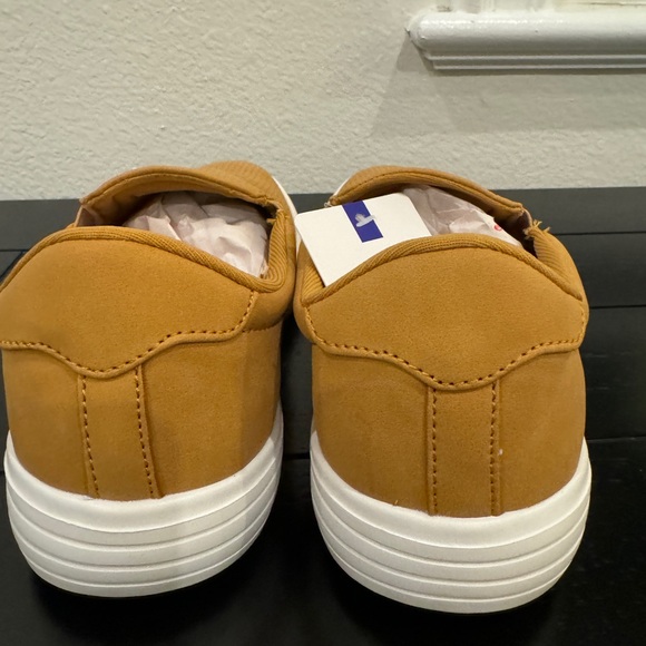 New Comfort & Soft Tan Suede Slip on Sneakers Comfort Shoes Size 7.5 MSRP $45 - Picture 4 of 6